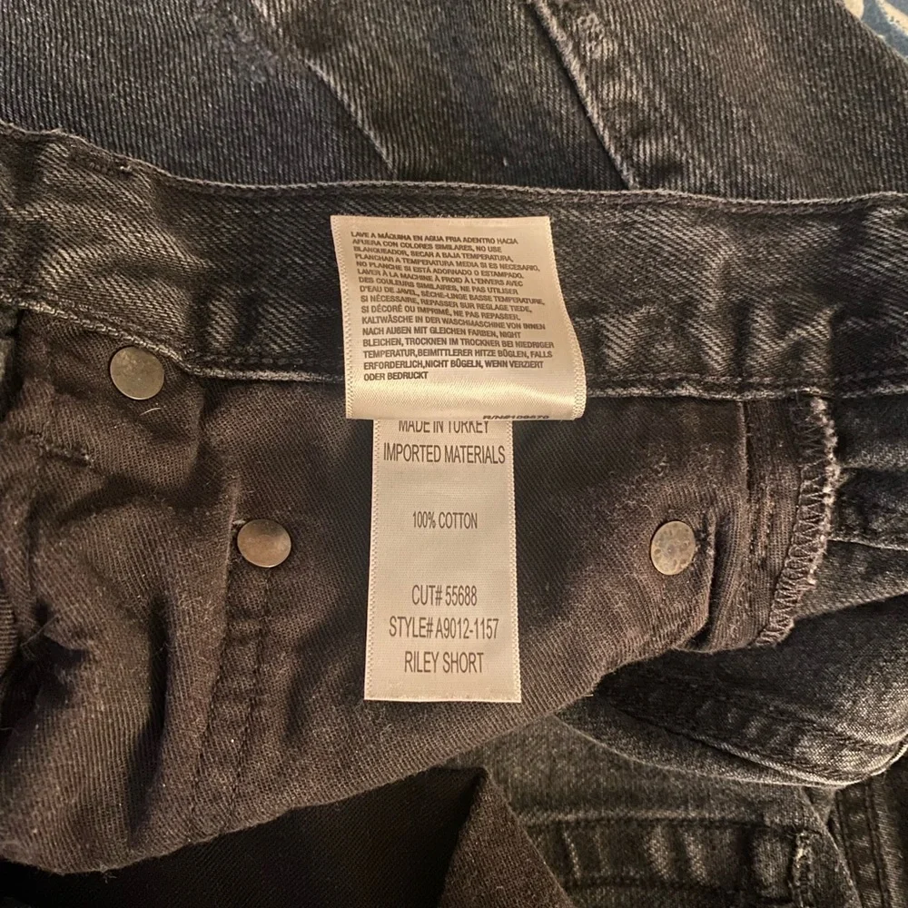 Agolde Black Distressed High-Rise Denim Shorts - Picture 10 of 10